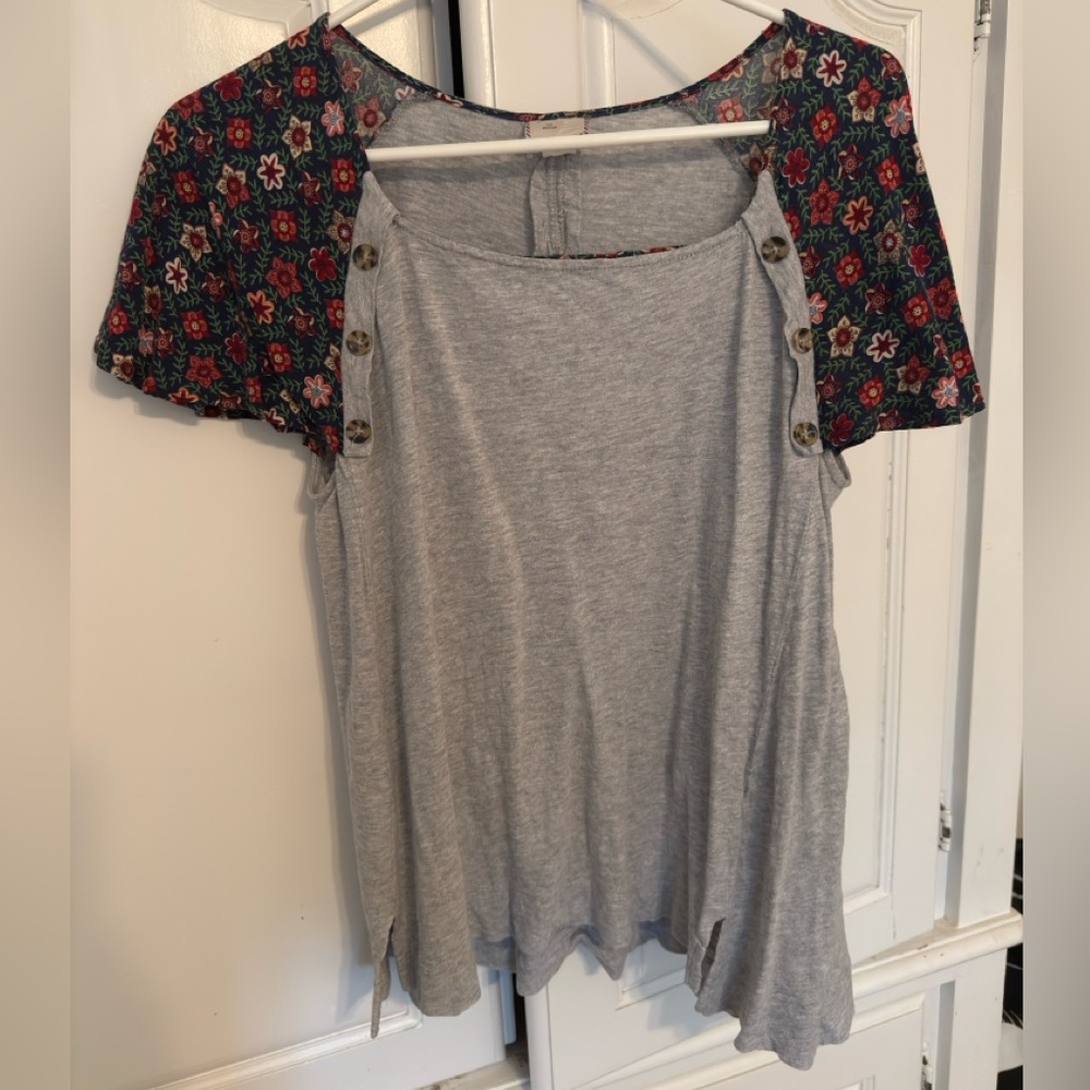 Floral Sleeve Gray Top